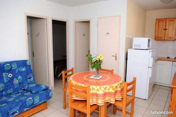 Camping Les Lacs De Courtes Hotel Estang Exterior photo
